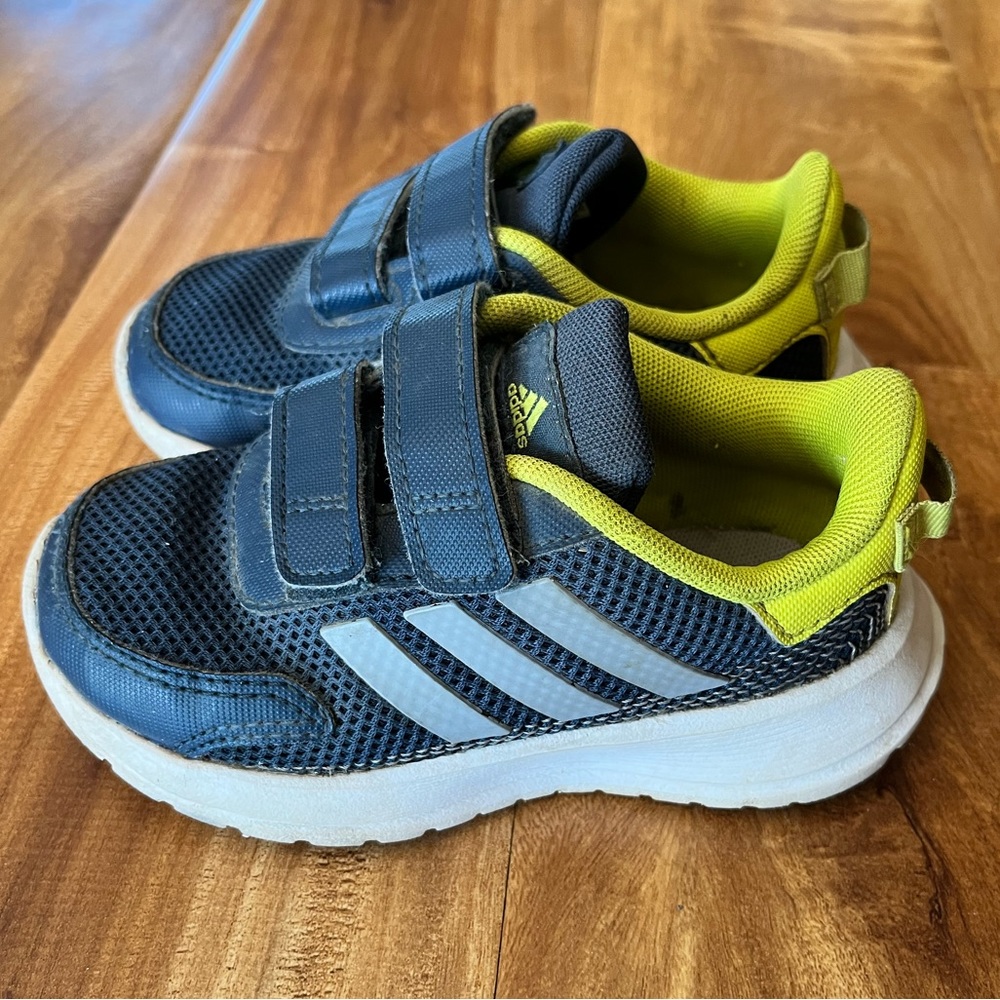 Adidas Toddler Boys Size 8 Sneakers